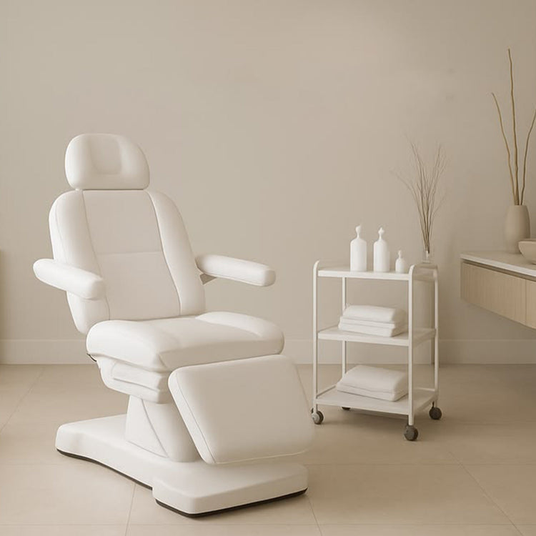 A spa chair and a bath tub